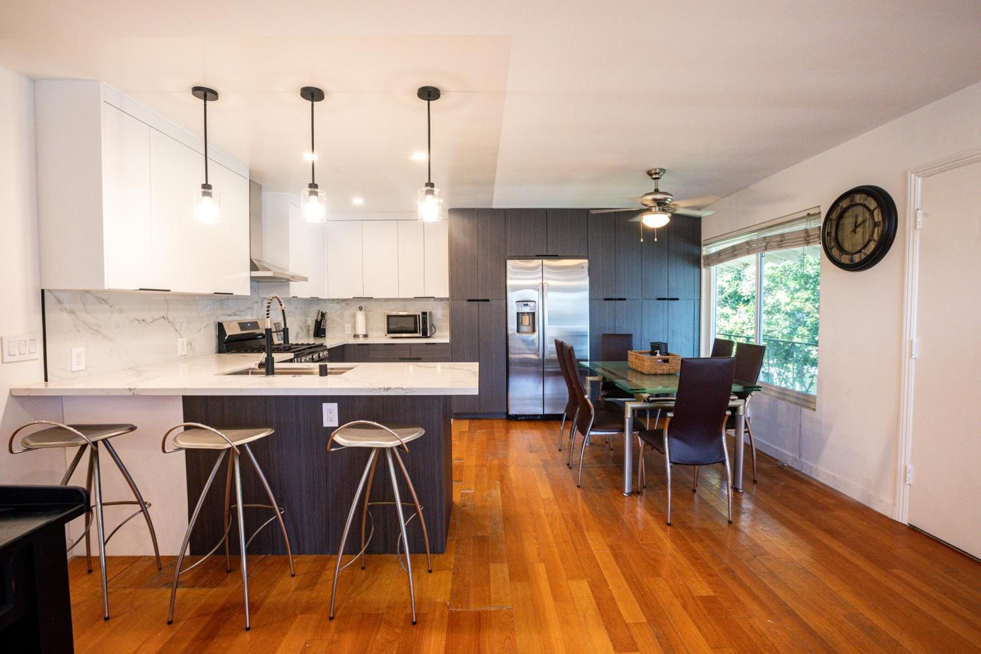 Renovated Culver Escape Walkable Wfh Apartment