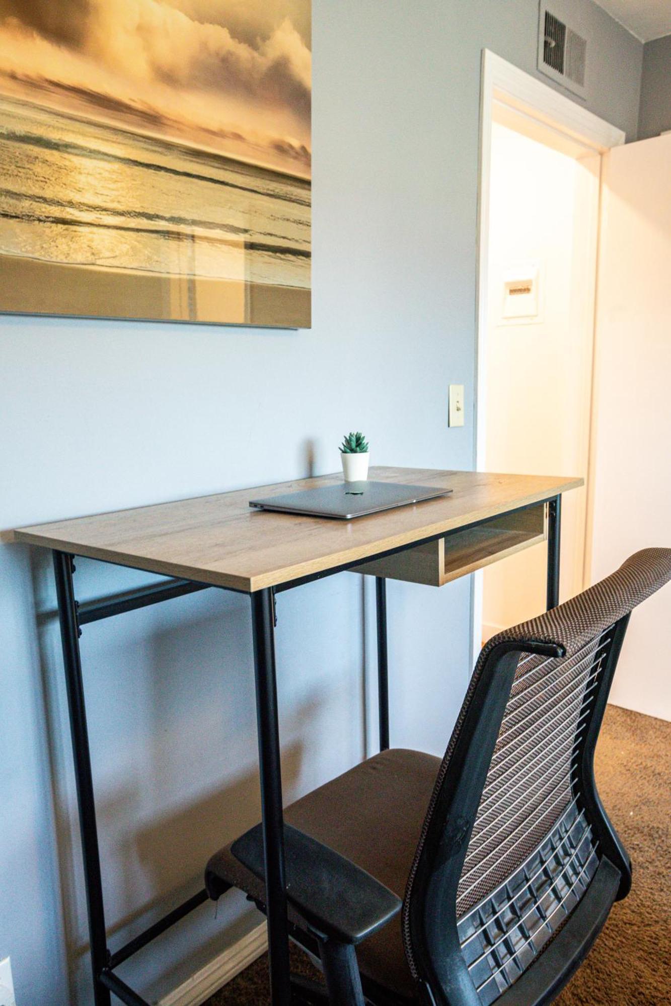 Renovated Culver Escape Walkable Wfh Apartment *